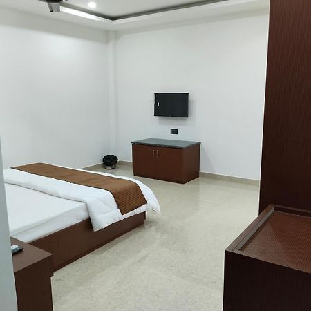 Griha Laxmi Hotel Дібругарх Екстер'єр фото